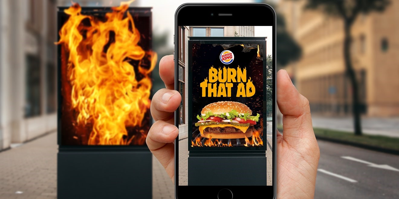 Burger King zet de reclame van zijn concurrenten in vuur en vlam