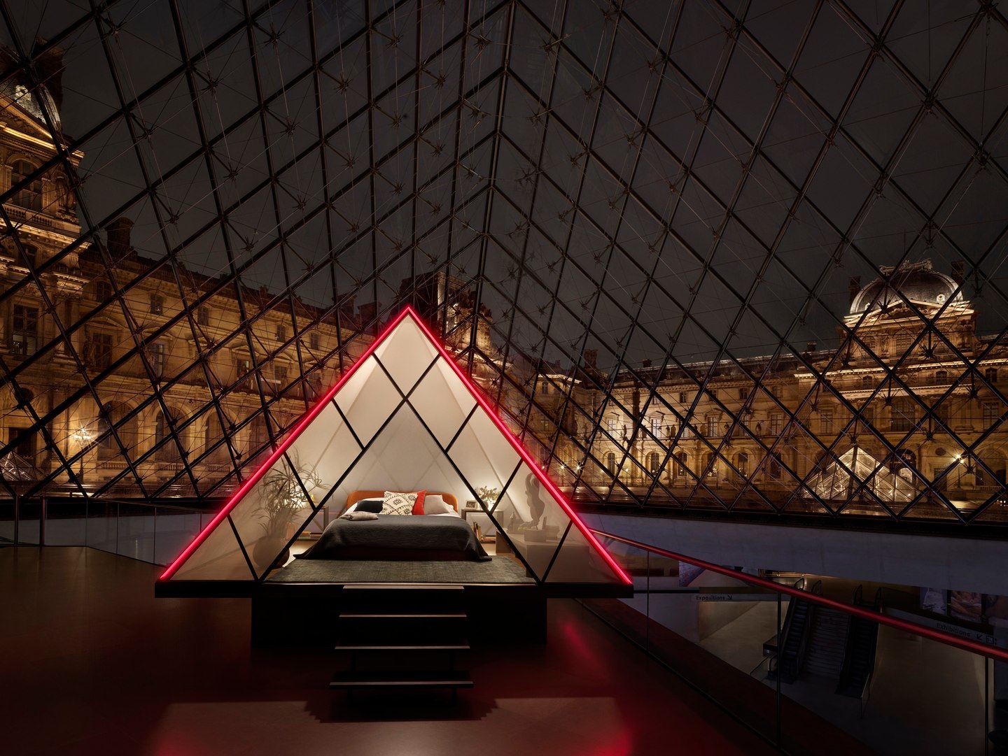 Airbnb trakteert op een nacht in het Louvre