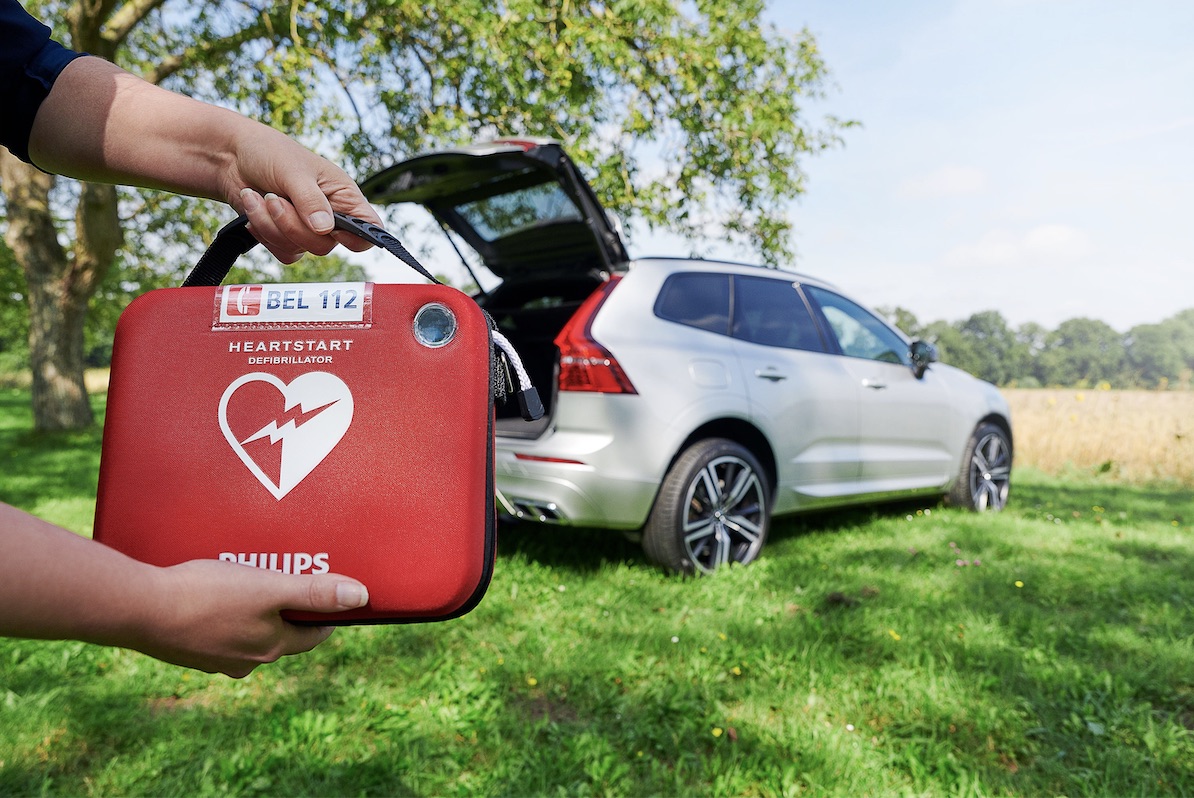 Volvo rust zijn klanten uit met defibrillatoren