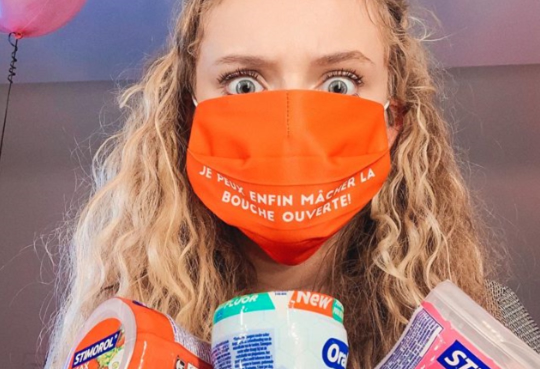 Stimorol adapte son slogan pour encourager le port du masque 