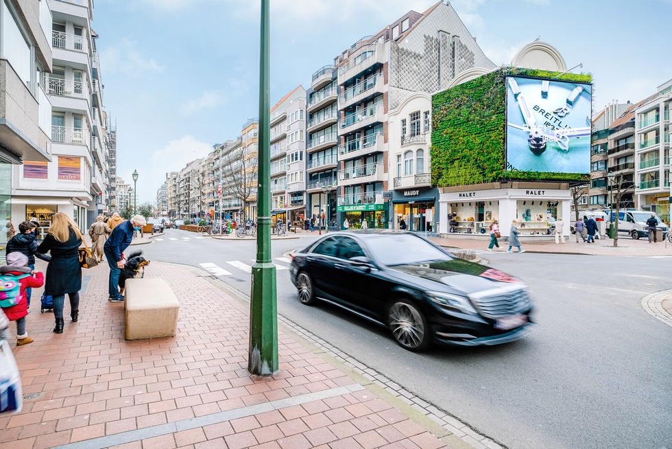 BlowUP media installe un écran géant vert &agrave; Knokke