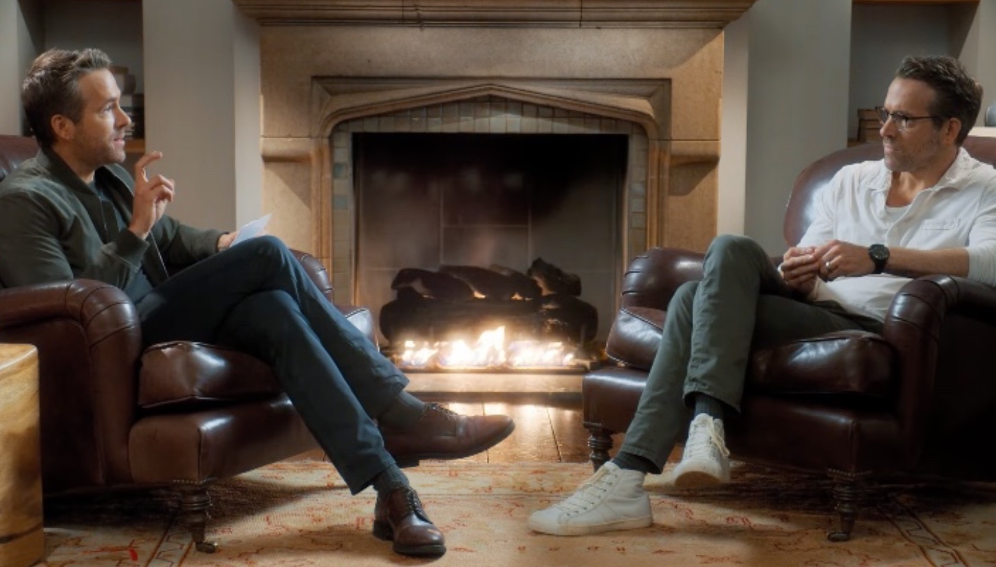 Ryan Reynolds convoque son jumeau pour annoncer la revente de son agence