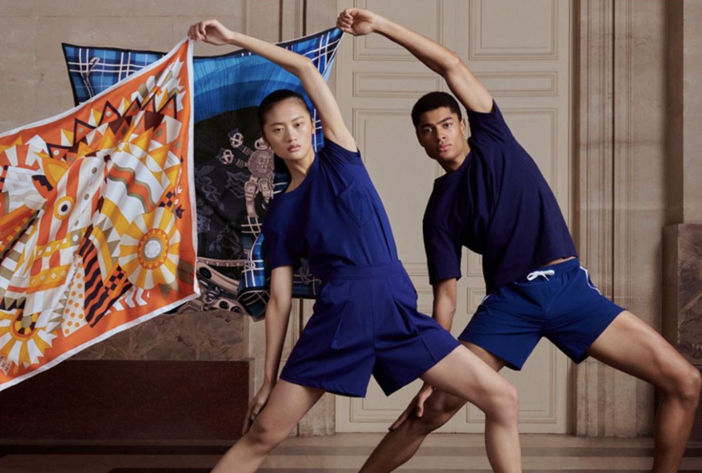 Hermès promoot zijn accessoires met yogatutorials (Focalys)