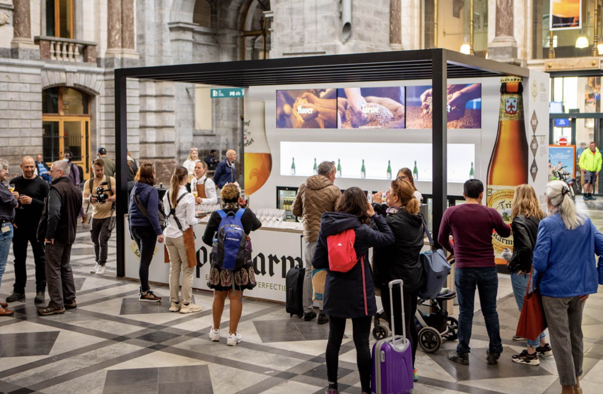 Tripel Karmeliet smeert de kelen van pendelaars in Antwerpen-Centraal