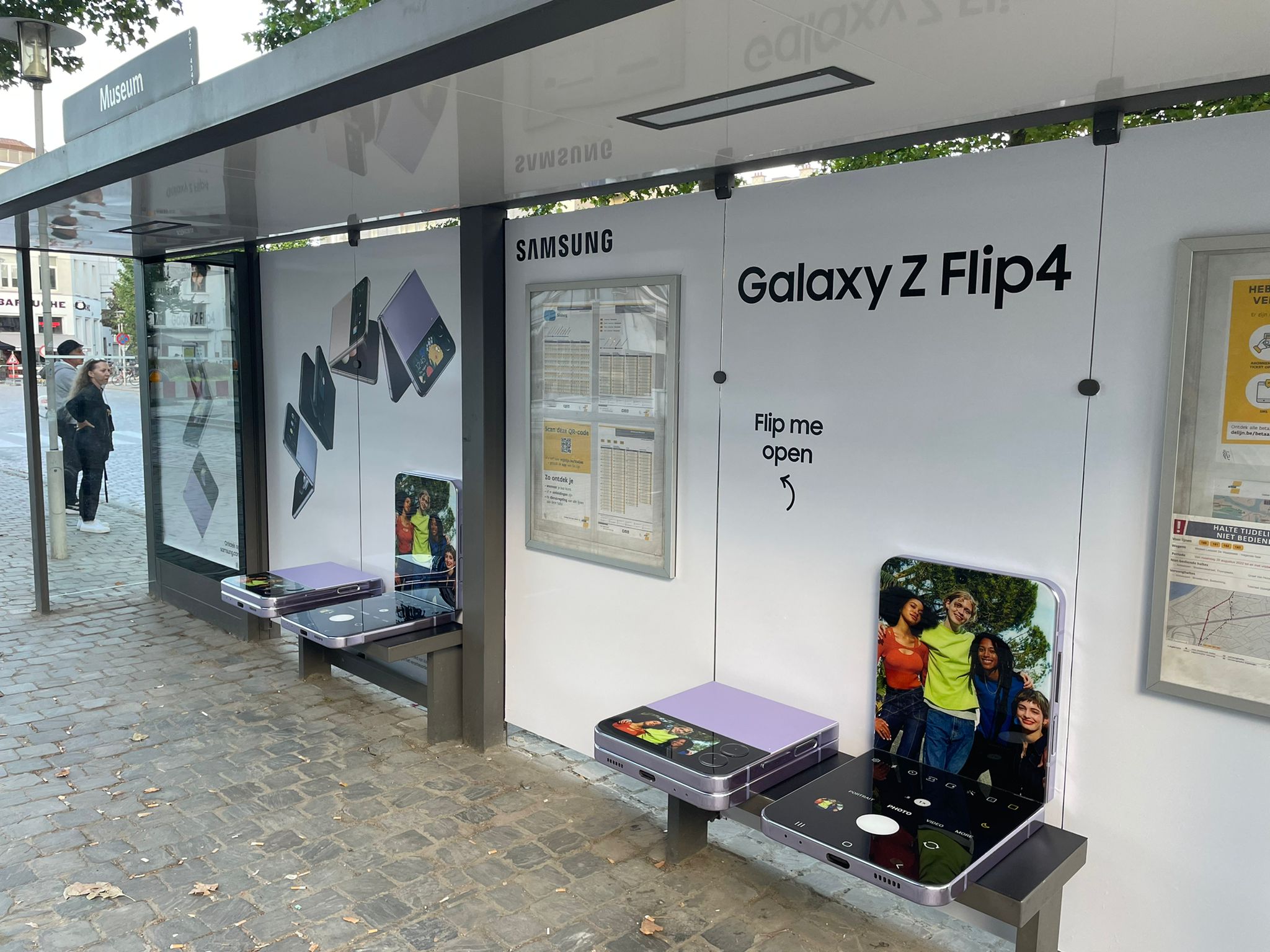 Samsung se plie au design du Galaxy Z Flip4