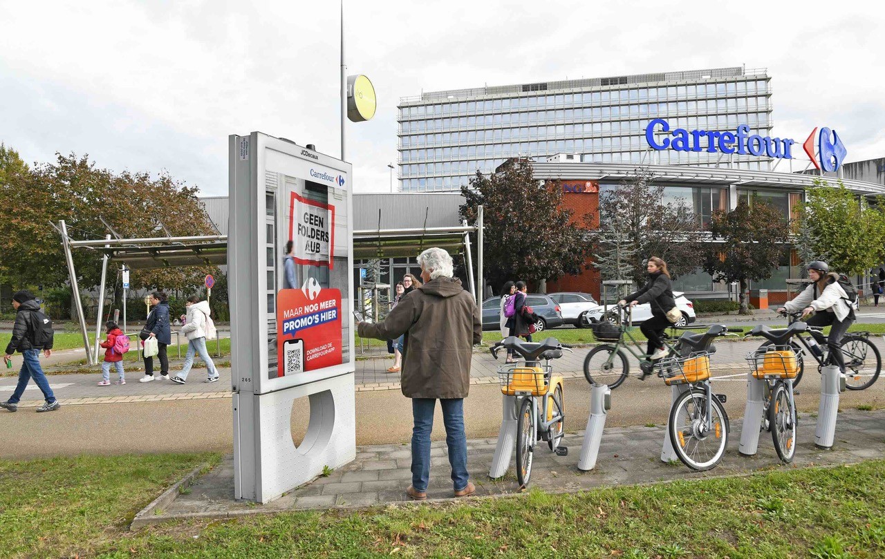 Carrefour integreert folder op affiches met JCDecaux