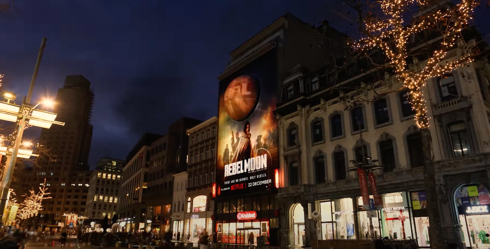 De Rebel Moon van Netflix boven Brussel en Antwerpen