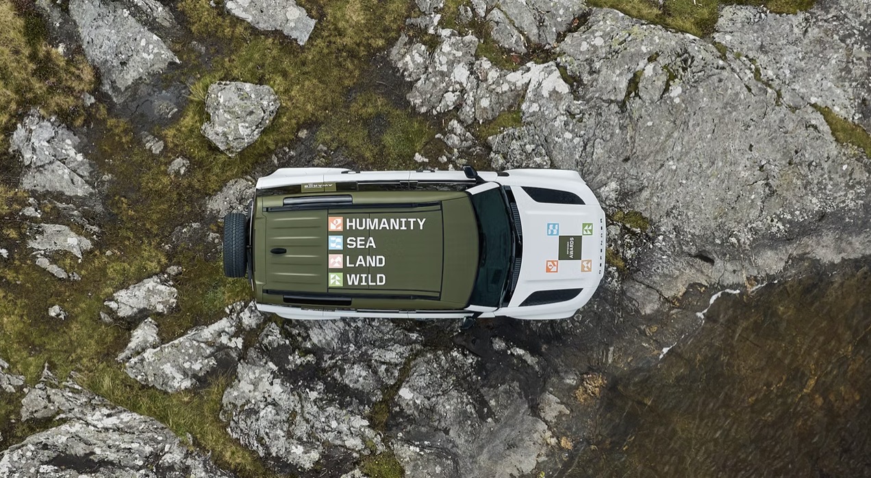 Defender presenteert prijs ter ondersteuning van maatschappelijk engagement