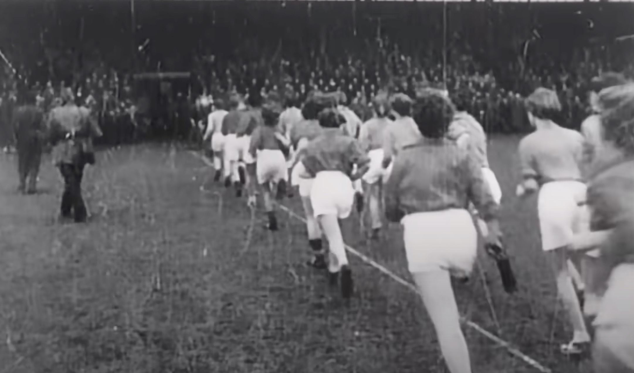 Orange et les Bleues racontent pourquoi le foot est un sport de combats 