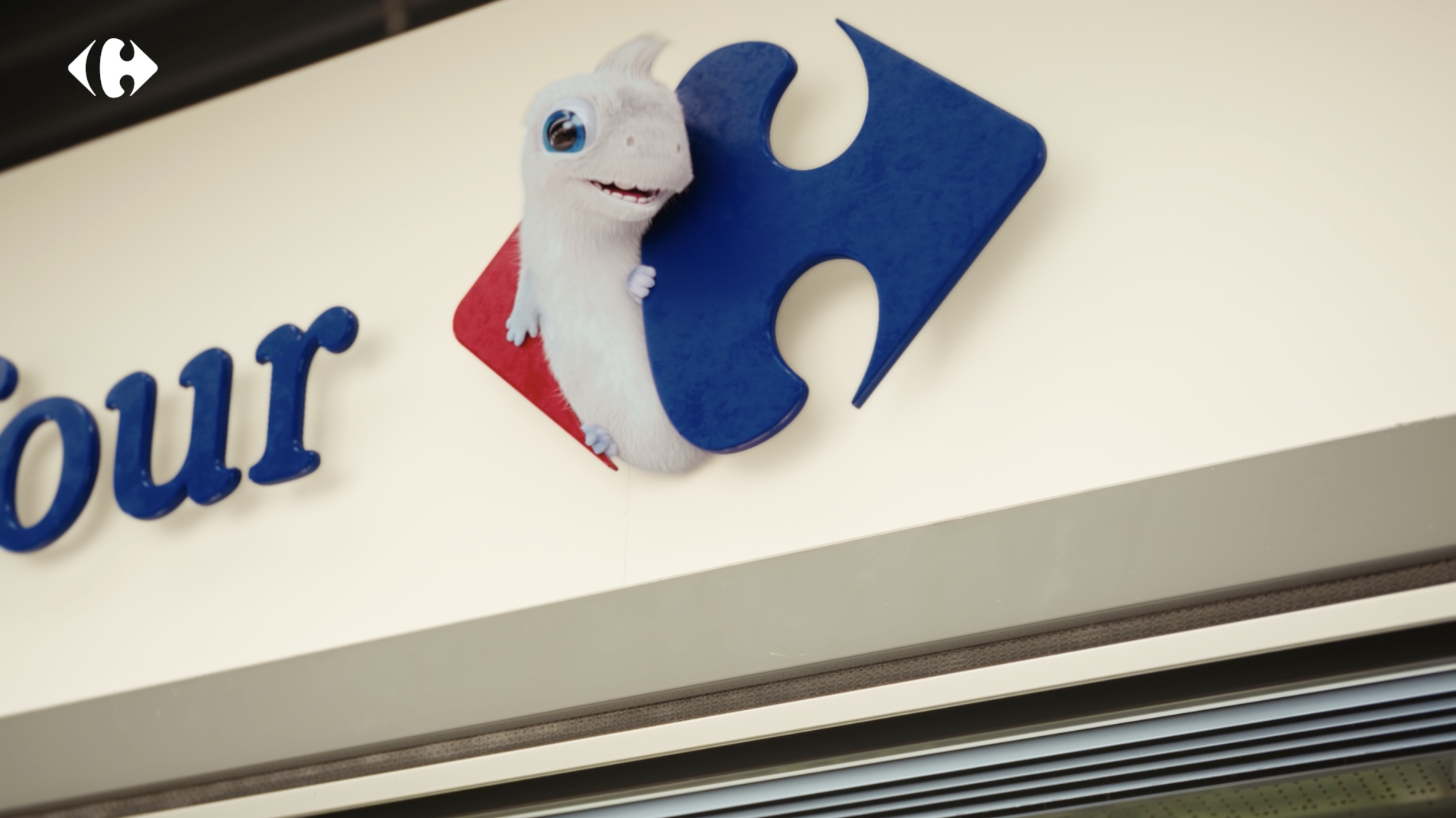 Carrefour adopte une créature qui croque les prix