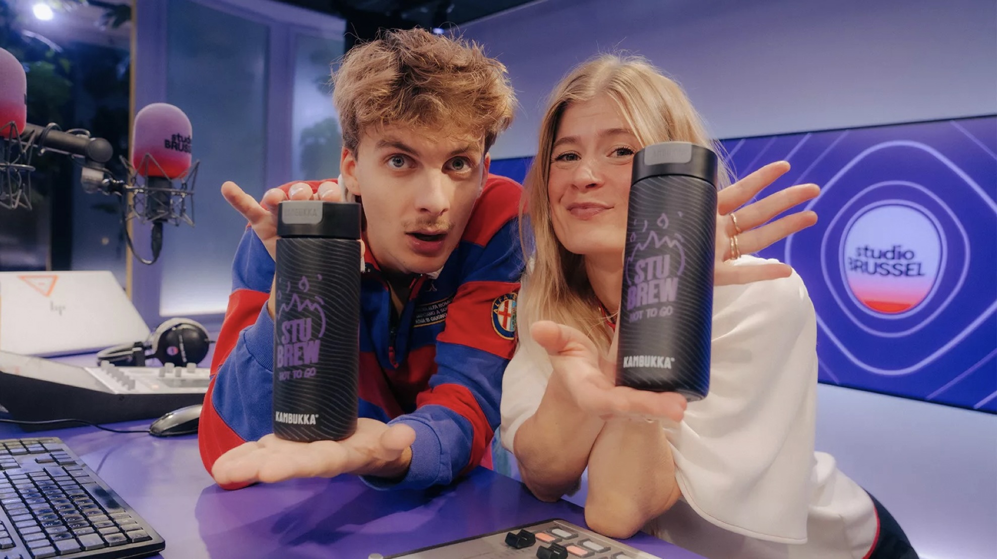 StuBru verkoopt koffiemugs voor het goede doel