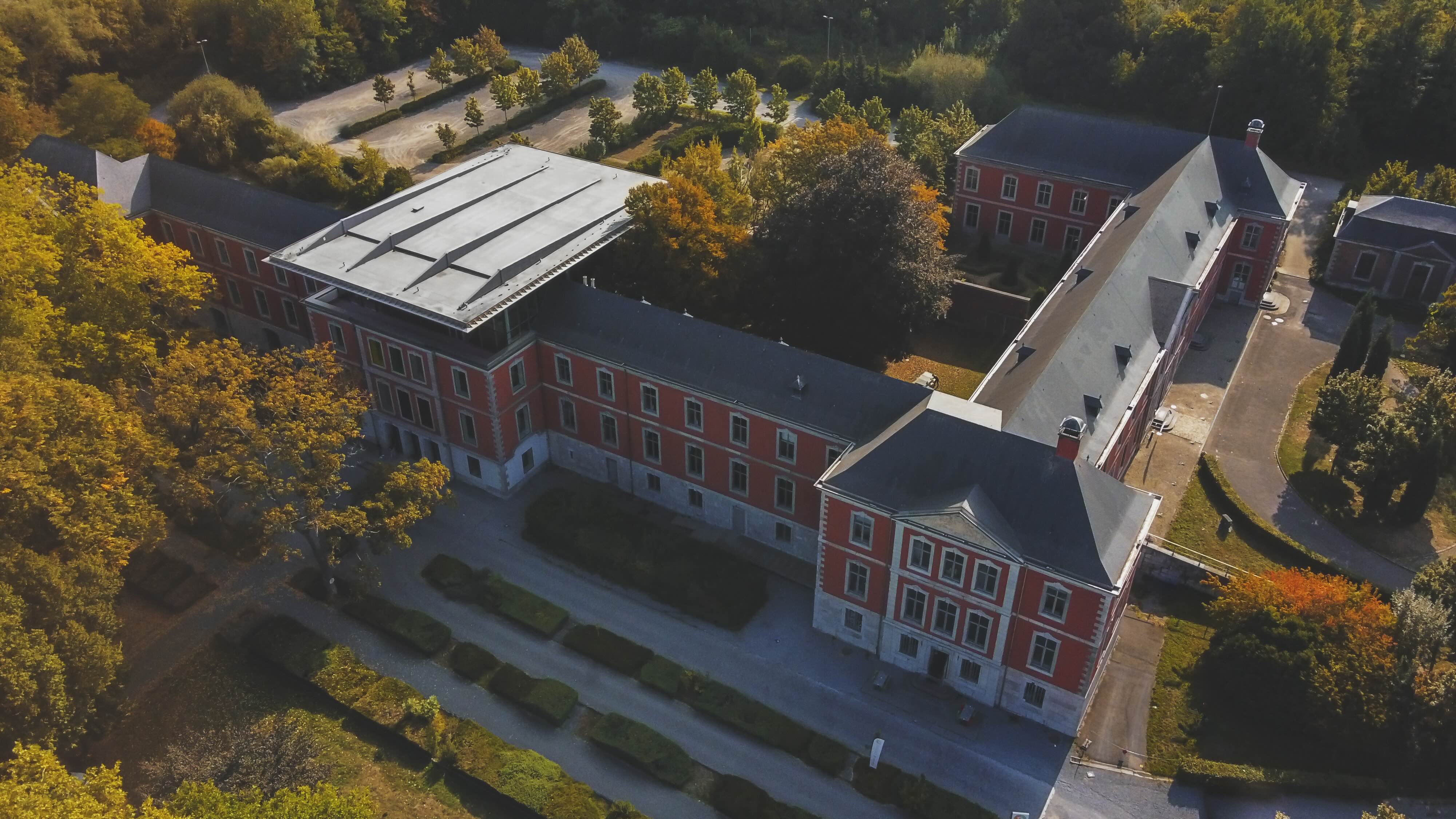 Val Saint-Lambert blaast 200 kaarsjes uit met Folks