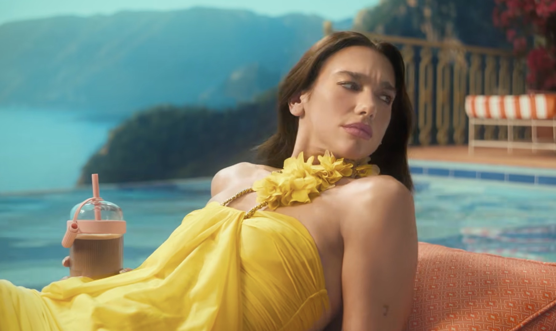 Nespresso en Dua Lipa tackelen Clooney om GenZ te bekoren