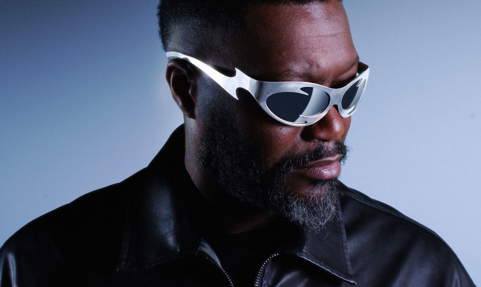 Paradox showt nieuwe zonnebril met Djibril Cissé