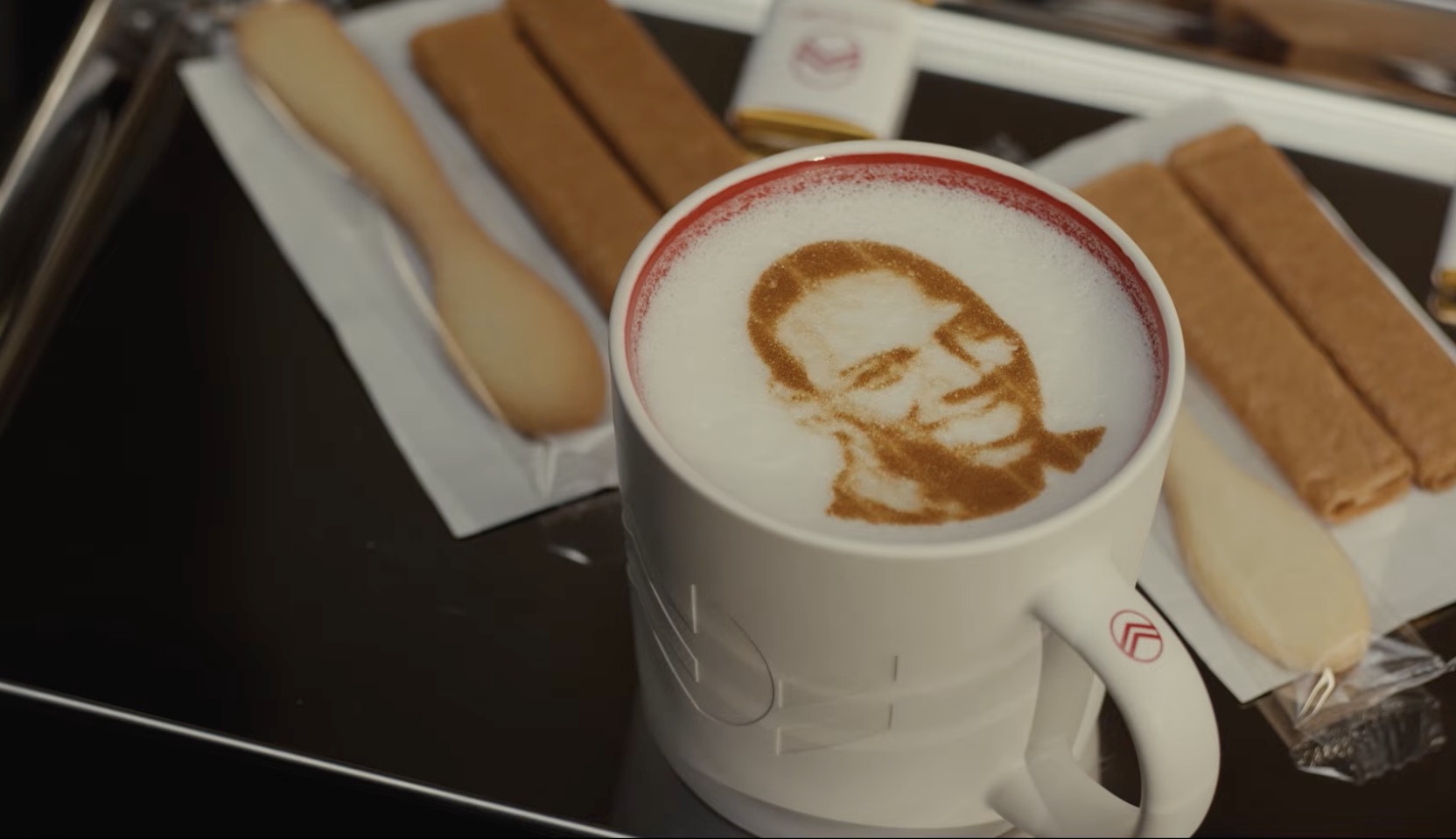 Marcel rebaptise Citroën en Sytroën avec Omar Sy