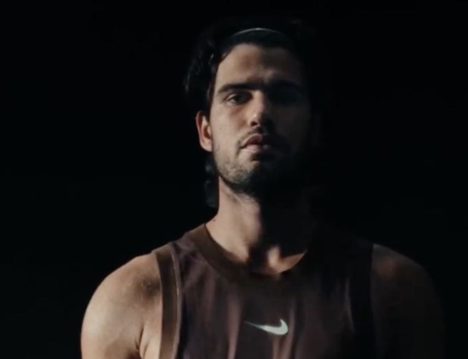 Carlos Alcaraz soigne son retour avec Travis Scott x Nike Cactus Court 