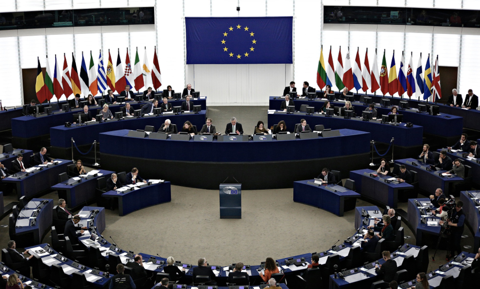 Droit d'auteur et IA : le Parlement européen se prononce pour renforcer la protection des médias