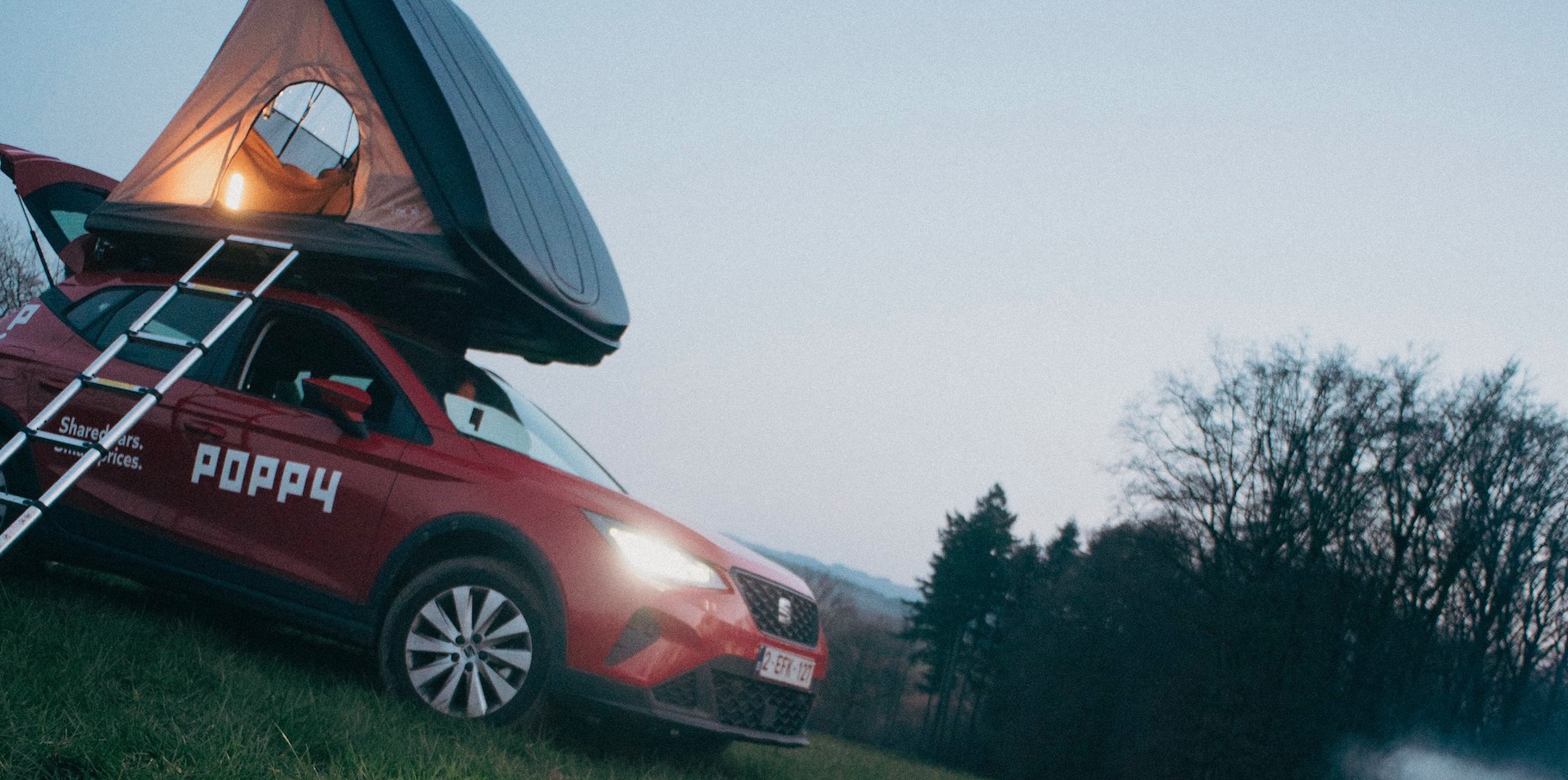 Poppy s'évade par le toit avec unknown.collective